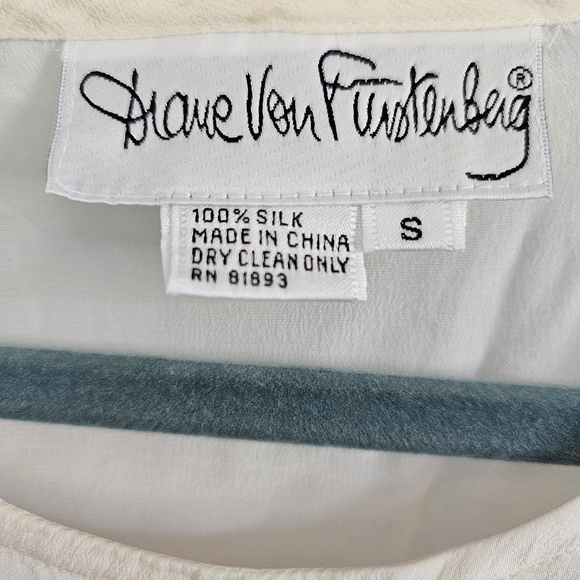 Diane Von Furstenberg White Pink Graphic Short Sleeve Tee - Picture 2 of 3